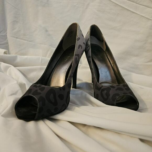 Leopard Print Peep Toe Pumps - Picture 3 of 4